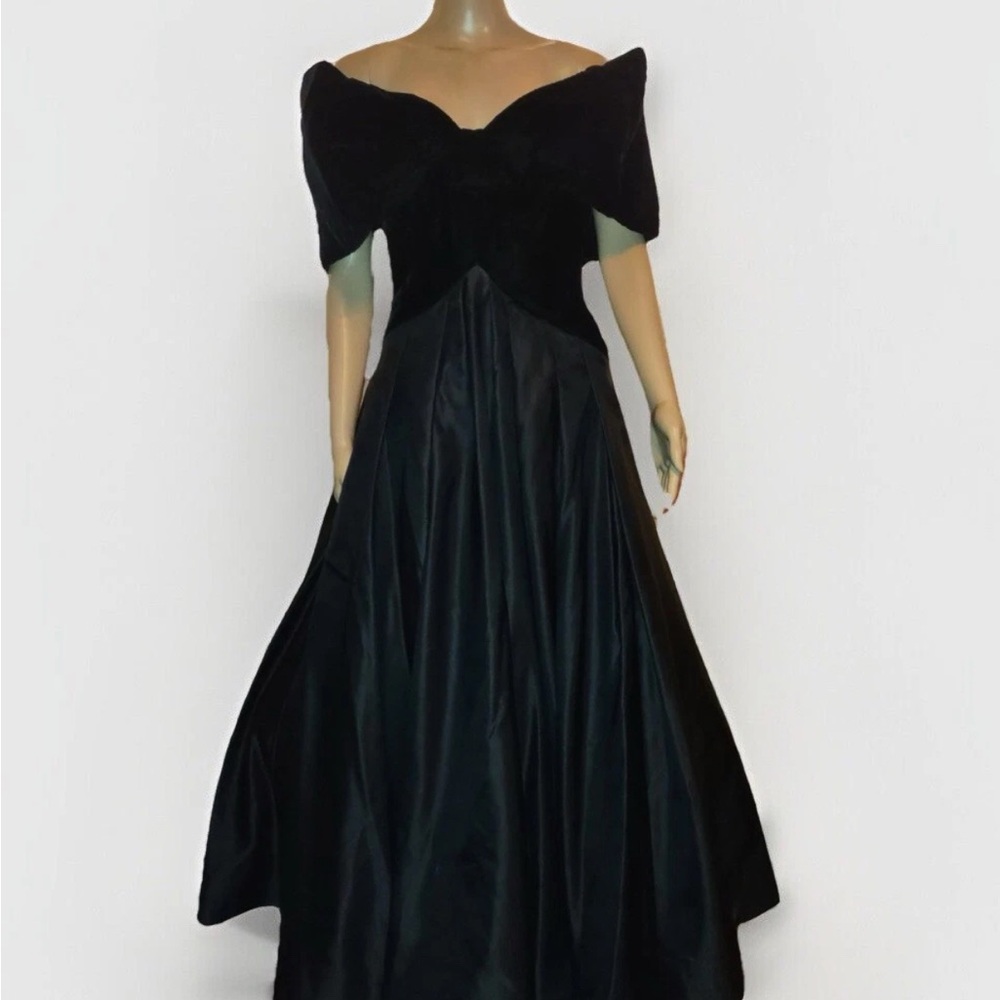 Scaasi Designer Black Velvet Gown Vintage 1980s Formal Dress RARE! Cold shoulder
